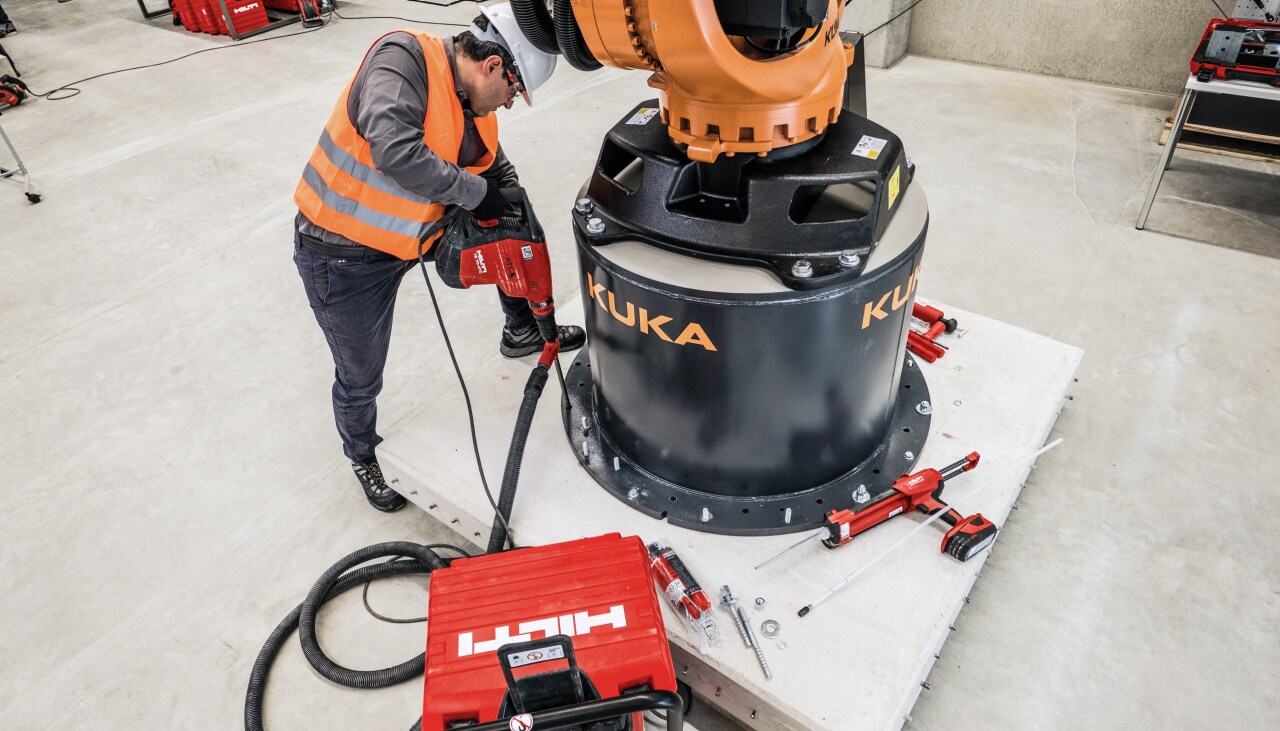 Fixação de equipamento ao betão