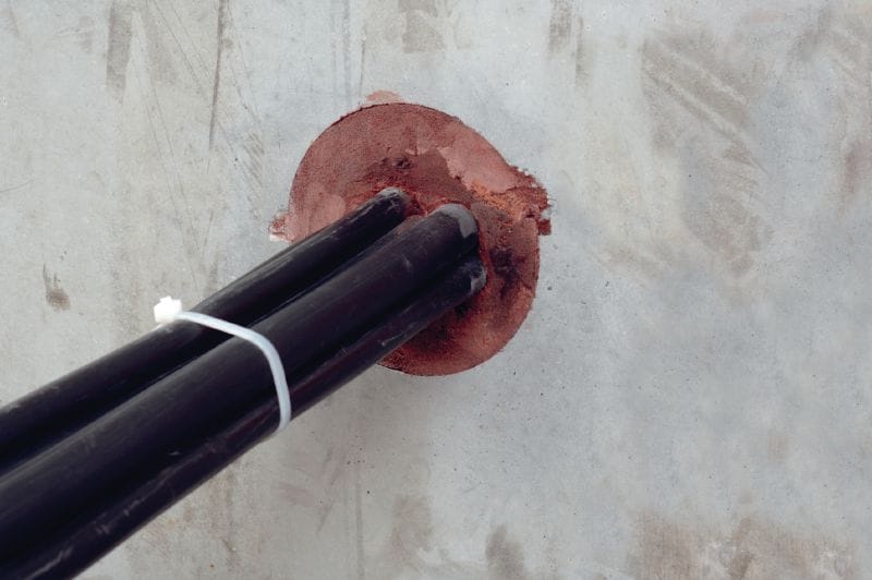 Espuma corta-fogo CP 620 Espuma rígida e de endurecimento rápido com excelente resistência à água para a ajudar a criar uma barreira contra fogo, fumaça e umidade ao redor de penetrações de cabos e mistas Aplicações 1