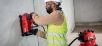 DCH 150-SL Talhadeira de parede Serra de corte para abrir roços em paredes/pavimentos e para instalar cabos, condutas ou tubagens numa variedade de materiais base Aplicações 1