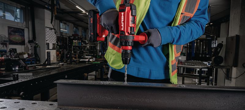 SF 8M-22 Furadeira/Parafusadeira a bateria Furadeira a bateria com mandris intercambiáveis, mais torque, RPM mais elevada e velocidade ajustável Aplicações 1