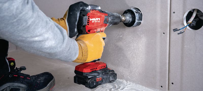 SF 4H-22 Furadeira de impacto a bateria Furadeira de impacto a bateria da classe compacta com Controle Ativo do Torque para perfuração e aplicação cotidianas, especialmente em locais de difícil acesso (plataforma de baterias Nuron) Aplicações 1