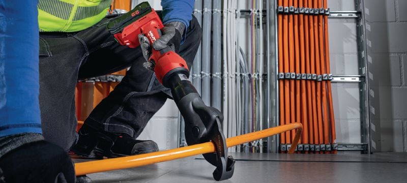 Alicate corta cabos de cobre/alumínio a bateria NCT 53 C-22 Alicate em linha a bateria para cabos de cobre e alumínio até 2” │ 50 mm (plataforma de baterias Nuron) Aplicações 1