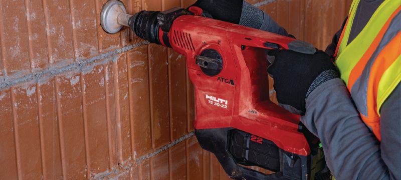 TE 30-22 Martelete a bateria Martelo perfurador SDS Plus a bateria poderoso (TE-C) com redução ativa da vibração e ATC (Controle ativo de torque) para perfuração em concreto e cinzelamento (plataforma à bateria Nuron) Aplicações 1