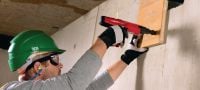 Ferramenta finca pino DX 2 Ferramenta finca pino semiautomática, para fixação de pregos individuais em aplicações de resistência média em concreto e aço Aplicações 3