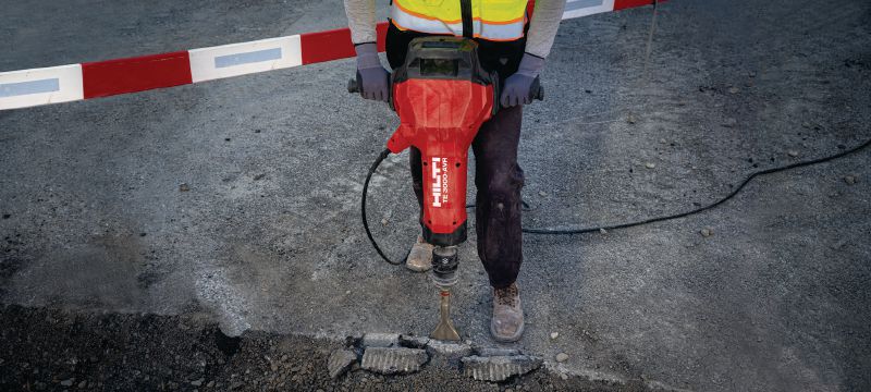 Martelo demolidor elétrico TE 3000-AVR para demolições pesadas Demolidor excepcionalmente potente para demolição de concreto de alta resistência, corte de asfalto, terraplanagem e aplicação de barras de aterramento Aplicações 1