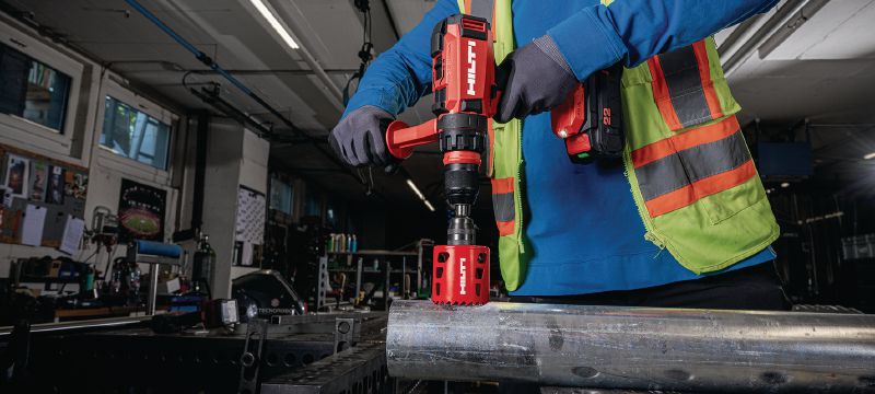 SF 8M-22 Furadeira/Parafusadeira a bateria Furadeira a bateria com mandris intercambiáveis, mais torque, RPM mais elevada e velocidade ajustável Aplicações 1