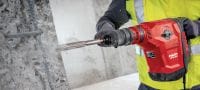 Martelo perfurador TE 70-ATC/AVR Martelo perfurador muito potente SDS Max (TE-Y) para perfuração e cinzelamento em concreto de alta resistência Aplicações 5