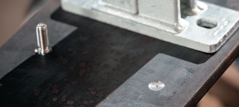 Ferramentas de superfície FX 3-ST Ferramentas de superfície para preparação de superfície consistente e sem faíscas, incluindo remoção de tinta (se necessário) antes da fusão de parafusos prisioneiros roscados Aplicações 1