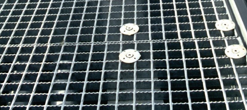 X-FCM-M Disco fixador de gradeamentos (revestido) Disco fixador asperizante para uso com pinos roscados em ambientes de média corrosão Aplicações 1
