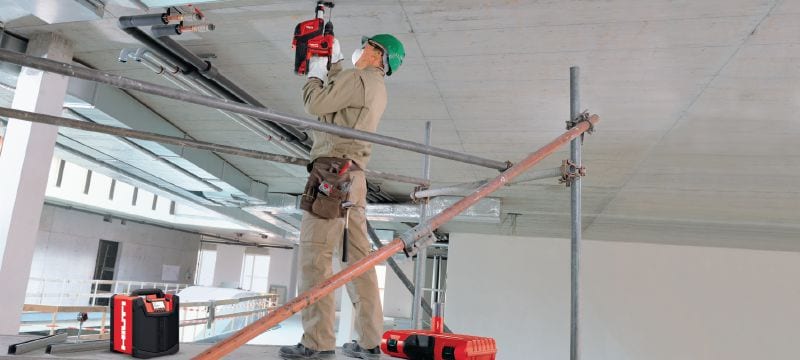 RC 4/36-DBA Rádio para canteiro de obra Rádio robusto para estaleiros de obras com DAB, emparelhamento Bluetooth® e carregador para baterias Hilti de 12V-36V Aplicações 1