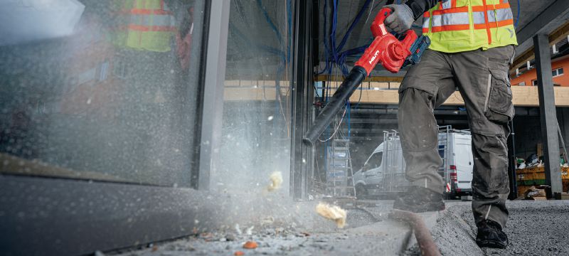 Soprador NBL 4-22 a bateria Compacto soprador para limpeza das áreas de entulho e preparação de superfícies de trabalho (Nuron Plataforma à bateria) Aplicações 1