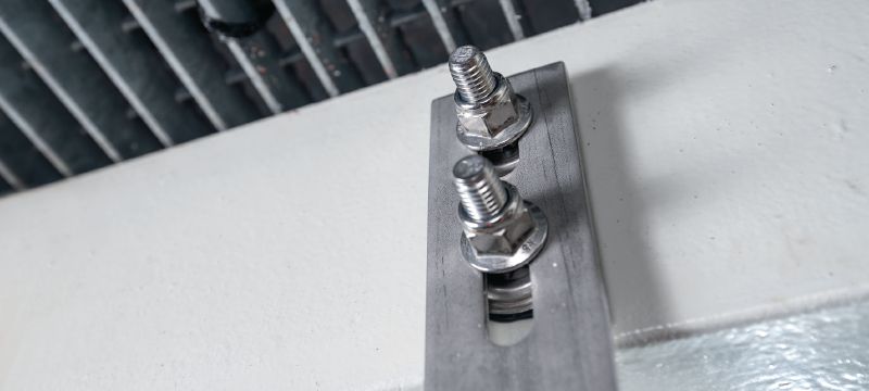 F-BT-MR SN Pinos roscados com arruela de vedação Pinos roscados de aço inoxidável para uso com o Hilti Stud Fusion, incluindo arruela de vedação e porca de flange de segurança Aplicações 1