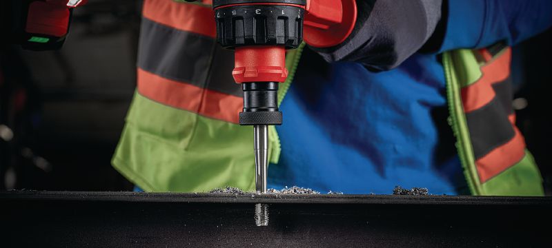 SF 8M-22 Furadeira/Parafusadeira a bateria Furadeira a bateria com mandris intercambiáveis, mais torque, RPM mais elevada e velocidade ajustável Aplicações 1