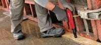 Ferramenta finca pino DX 2 Ferramenta finca pino semiautomática, para fixação de pregos individuais em aplicações de resistência média em concreto e aço Aplicações 2