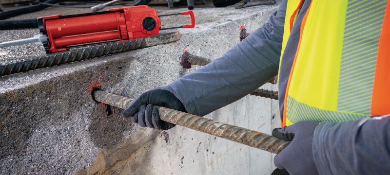 HIT-HY 200-R V3 Ancoragem química Argamassa híbrida injetável de alto desempenho com aprovações para ligações de varão instalado pós construção e para ancoragem de placas de base estruturais Aplicações 1