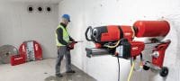 DD 350-CA Perfuratriz diamantada Máquina de Perfuratriz diamantada de alta resistência com motor de alta frequência e unidade de autoalimentação opcional para perfuração com base em sonda de 52 a 500 mm (2-1/16 a 19-11/16”) de diâmetro Aplicações 3