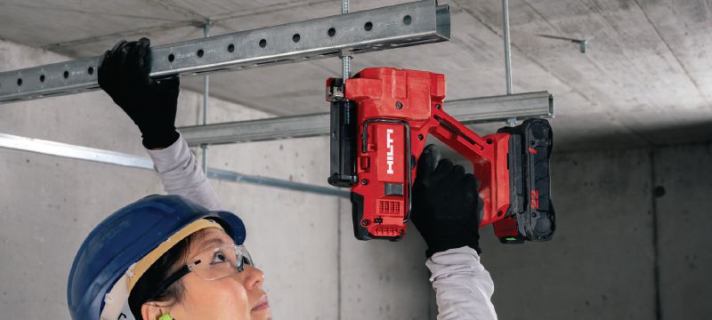 STR 4-22 A bateria dispositivo de corte de BARRAS ROSCADAS Cortador de barras roscadas Compacto a bateria incluindo Lâmina M10 (W3/8) para Cortar barras roscadas de até 10 mm de diâmetro Aplicações 1