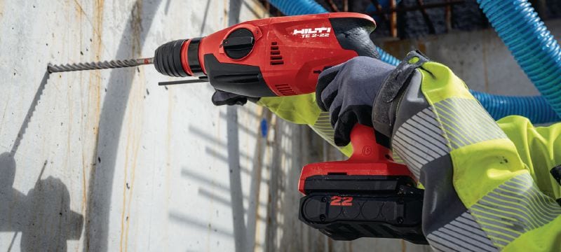 TE 2-22 Martelete a bateria Compacto e leve, o martelo perfurador a bateria SDS Plus com punho de pistola tendo em vista uma capacidade de manobra melhor na perfuração sobre a cabeça (plataforma da bateria Nuron) Aplicações 1