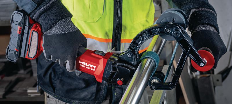 GTB 6X-22 Lixadeira de cinto de tubo a bateria Lixadora de correia tubular a bateria de velocidade variável com desempenho aprimorado e tempo de funcionamento da bateria para rebarbação e acabamento de metais tubulares (plataforma à bateria Nuron) Aplicações 1