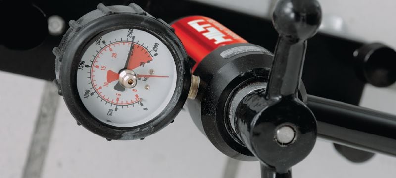 HAT 28 Testador de ancoragens Aparelho para ensaio de cargas e determinar a resistência à remoção de ancoragens e de fixações DX Aplicações 1