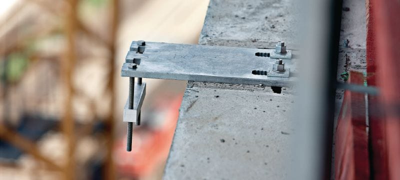 HBC-T Parafusos em T serrilhados Parafusos em T serrilhados para tensões elásticas e cargas de cisalhamento perpendiculares e paralelas (cargas 3D) Aplicações 1