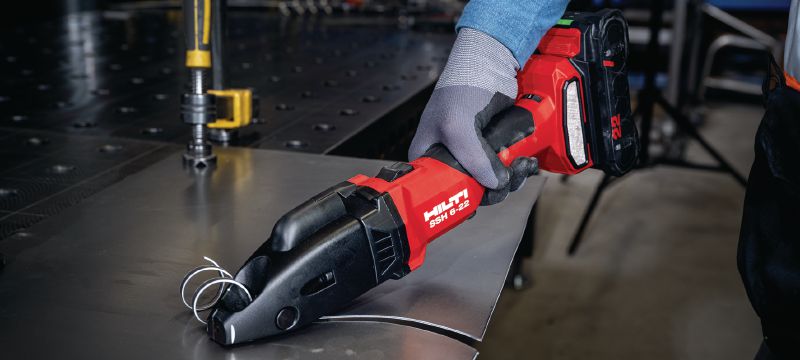 SSH 6-22 tesouras a bateria Tesoura de corte duplo a bateria de alta capacidade para cortes rápidos em chapas metálicas, perfis e dutos de HVAC de até 2,5 mm│12 gauge (Nuron Plataforma à bateria) Aplicações 1