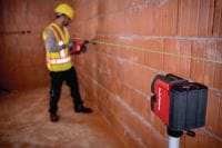 PM 20-CG Laser de prumo e de linhas cruzadas de 12 V Laser universal de feixe de luz verde com 2 linhas e 5 pontos para prumo, nivelamento, alinhamento e esquadrinhamento (plataforma à bateria de 12 V) Aplicações 1