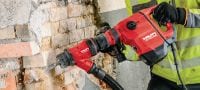 Martelo demolidor TE 500-AVR SDS Max Martelo demolidor SDS Max (TE-Y) versátil, para cinzelamento de resistência leve em concreto e alvenaria, com Redução Ativa de Vibração (AVR) Aplicações 1