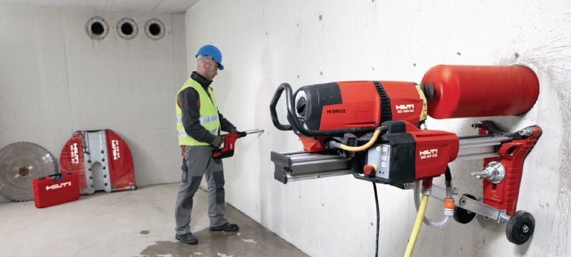 DD 350-CA Perfuratriz diamantada Máquina de Perfuratriz diamantada de alta resistência com motor de alta frequência e unidade de autoalimentação opcional para perfuração com base em sonda de 52 a 500 mm (2-1/16 a 19-11/16”) de diâmetro Aplicações 1