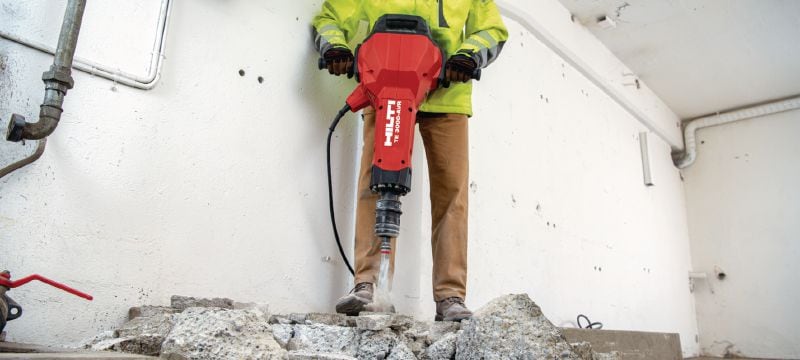 Martelo demolidor elétrico TE 3000-AVR para demolições pesadas Demolidor excepcionalmente potente para demolição de concreto de alta resistência, corte de asfalto, terraplanagem e aplicação de barras de aterramento Aplicações 1