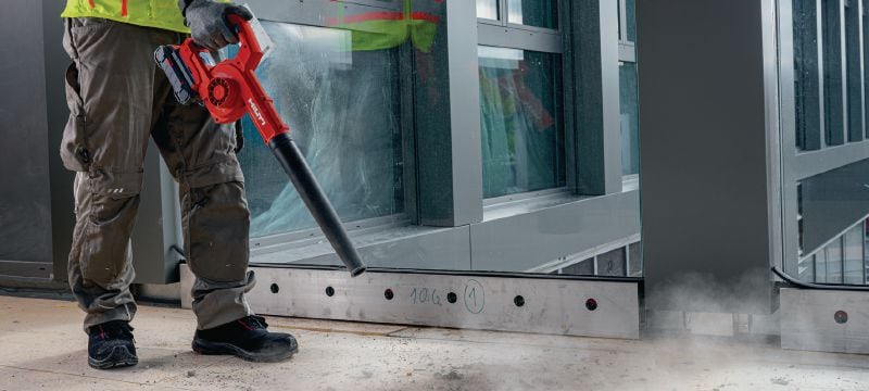 Soprador NBL 4-22 a bateria Compacto soprador para limpeza das áreas de entulho e preparação de superfícies de trabalho (Nuron Plataforma à bateria) Aplicações 1