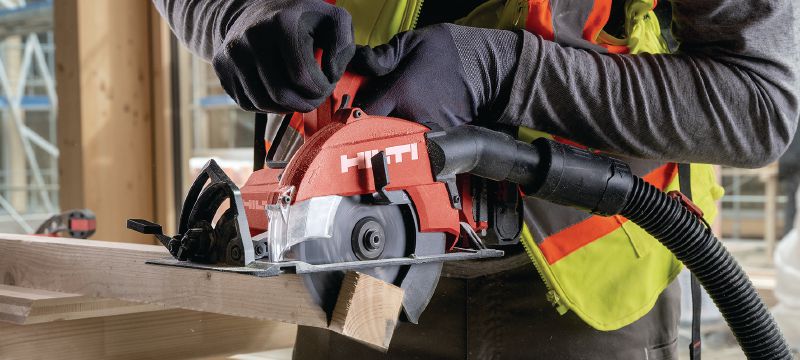 SC 6L-22 serra circular a bateria para MADEIRA Serra circular a bateria para cortar madeira de até 60 mm | 2-3/8 com uma Lâmina de serra universal de madeira mais rápida de 165 mm | 6-1/2 de diâmetro Aplicações 1