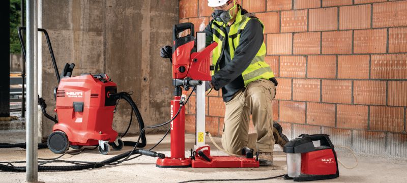 Perfuratriz diamantada DD 150-U Máquina Perfuratriz diamantada versátil, para perfuração manual ou com base em sonda nos diâmetros de 8 a 162 mm (5/16 - 6-3/8) Aplicações 1